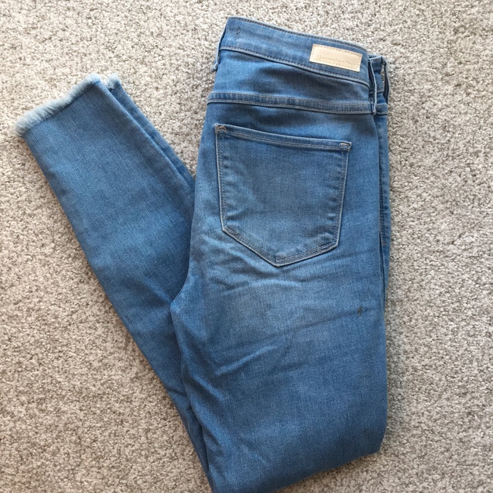 Abercrombie & Fitch Hi Rise Distressed Jegging - Picture 5 of 6